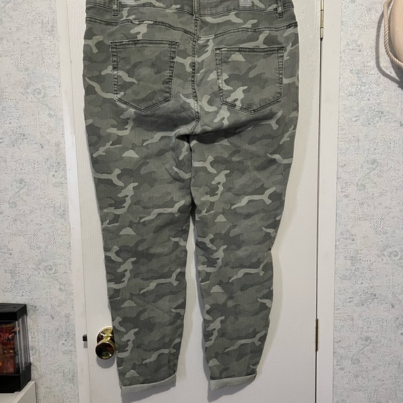 Maurice’s pants - Picture 2 of 3